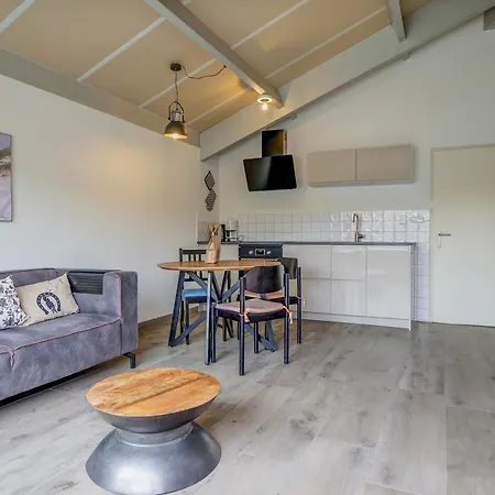 17 - Aan De Duinen, Aan Zee